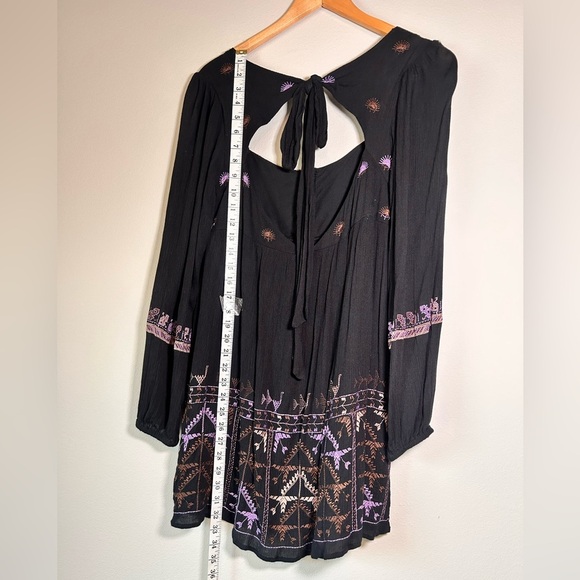 Free People RHIANNON EMBROIDERED PEASANT MINI DRESS BLACK - Picture 4 of 15